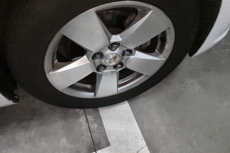 Used Chevrolet Malibu 2013 2.0L Automatic Comfort Edition Right Front Wheel Hub