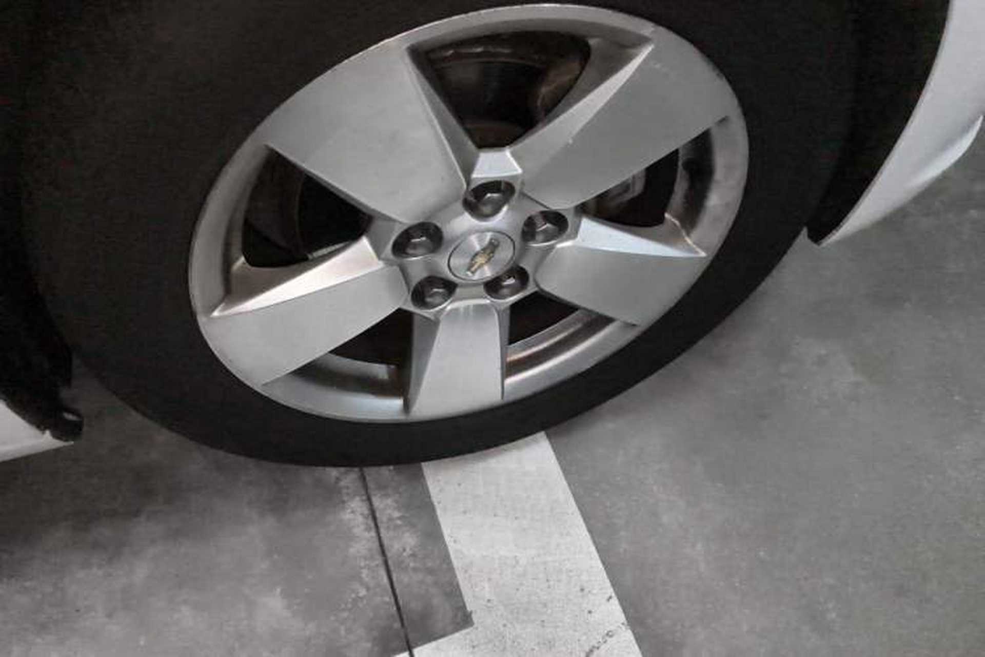 Used Chevrolet Malibu 2013 2.0L Automatic Comfort Edition Right Front Wheel Hub