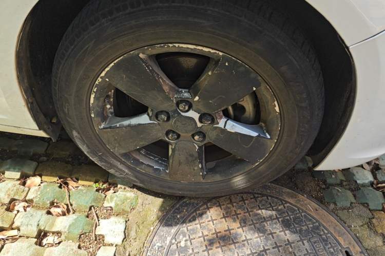 Used Chevrolet Malibu 2013 1.6T Automatic Comfort Edition Right Front Wheel Hub
