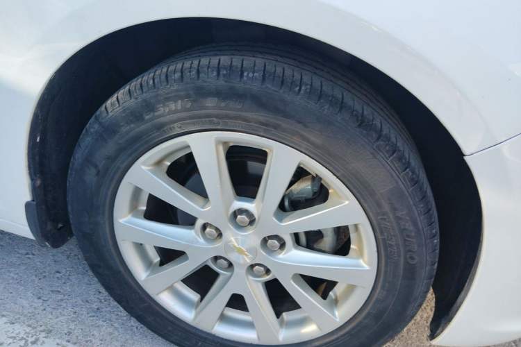Used Chevrolet Malibu 2013 2.0L Automatic Luxury Edition Right Front Wheel Hub