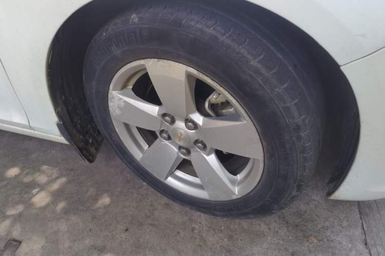 Used Chevrolet Malibu 2013 1.6T Automatic Comfort Edition Right Front Wheel Hub
