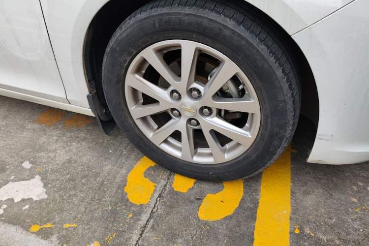 Used Chevrolet Malibu 2013 2.0L Automatic Luxury Edition Right Front Wheel Hub