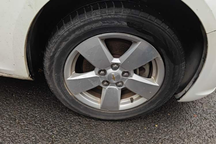 Used Chevrolet Malibu 2013 1.6T Automatic Comfort Edition Right Front Wheel Hub