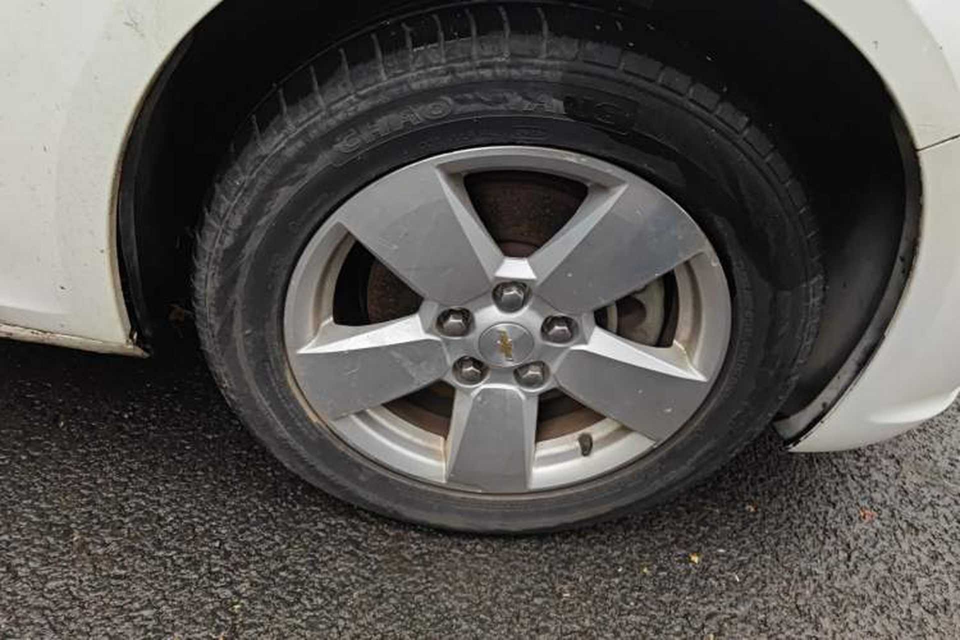 Used Chevrolet Malibu 2013 1.6T Automatic Comfort Edition Right Front Wheel Hub