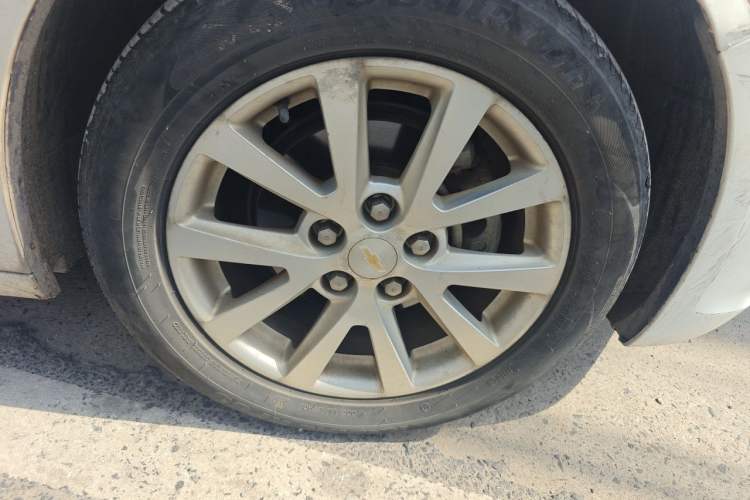 Used Chevrolet Malibu 2013 2.0L Automatic Luxury Edition Right Front Wheel Hub