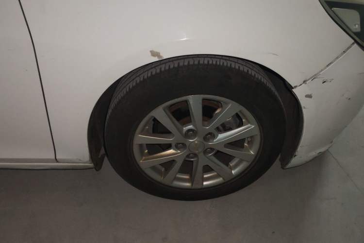 Used Chevrolet Malibu 2013 2.0L Automatic Luxury Edition Right Front Wheel Hub