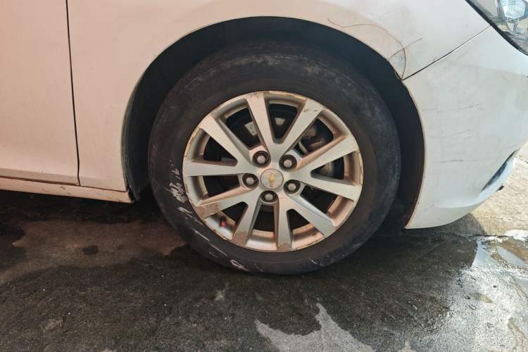Used Chevrolet Malibu 2013 2.4L Automatic Luxury Edition Right Front Wheel Hub