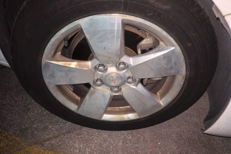 Used Chevrolet Malibu 2013 1.6T Automatic Comfort Edition Right Front Wheel Hub