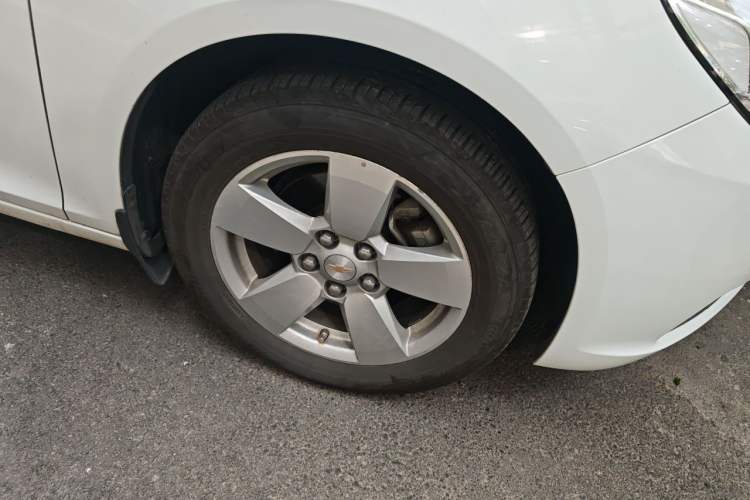 Used Chevrolet Malibu 2013 1.6T Automatic Comfort Edition Right Front Wheel Hub