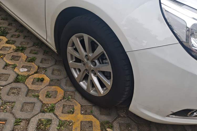 Used Chevrolet Malibu 2013 2.0L Automatic Luxury Edition Right Front Wheel Hub