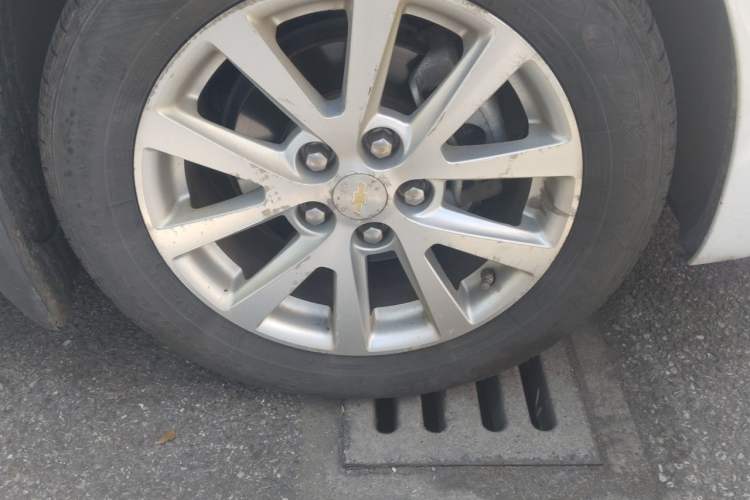 Used Chevrolet Malibu 2013 2.4L Automatic Luxury Edition Right Front Wheel Hub