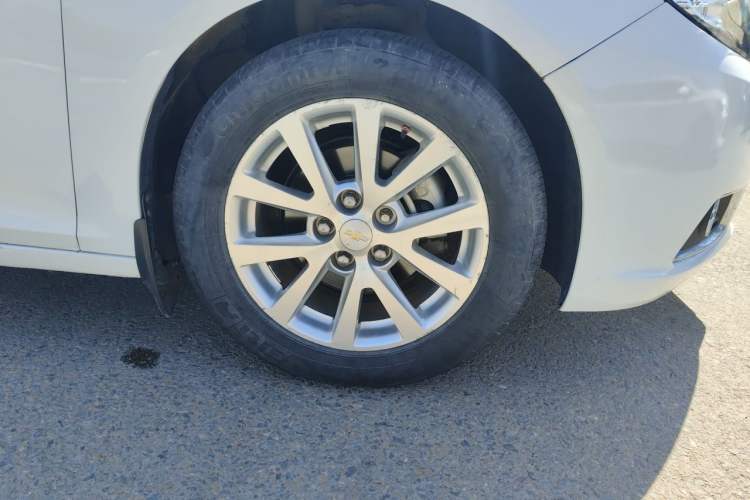 Used Chevrolet Malibu 2013 2.0L Automatic Luxury Edition Right Front Wheel Hub