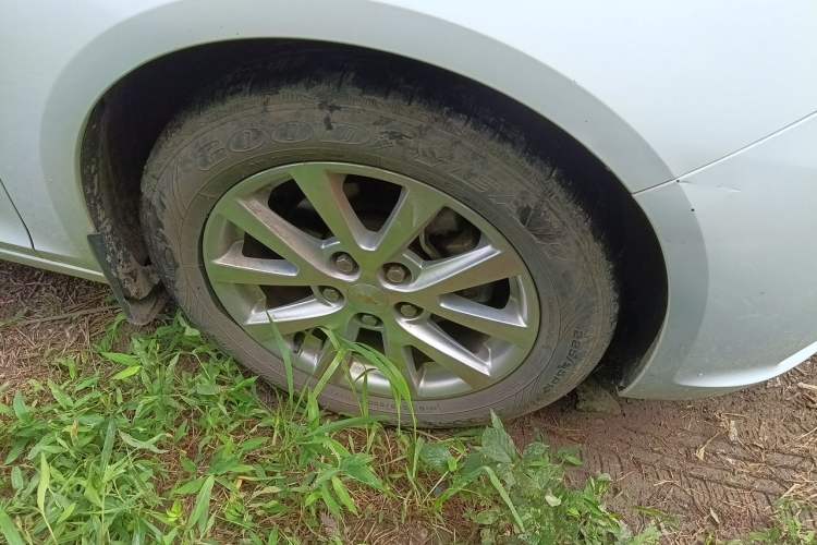 Used Chevrolet Malibu 2013 2.0L Automatic Luxury Edition Right Front Wheel Hub