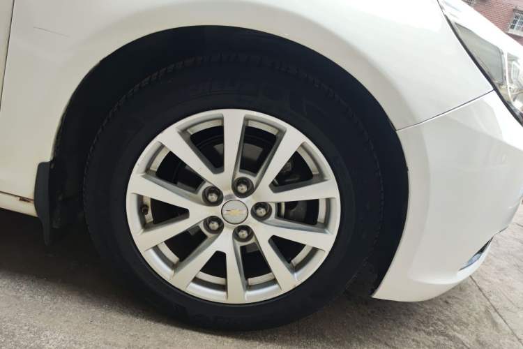 Used Chevrolet Malibu 2013 2.0L Automatic Luxury Edition Right Front Wheel Hub