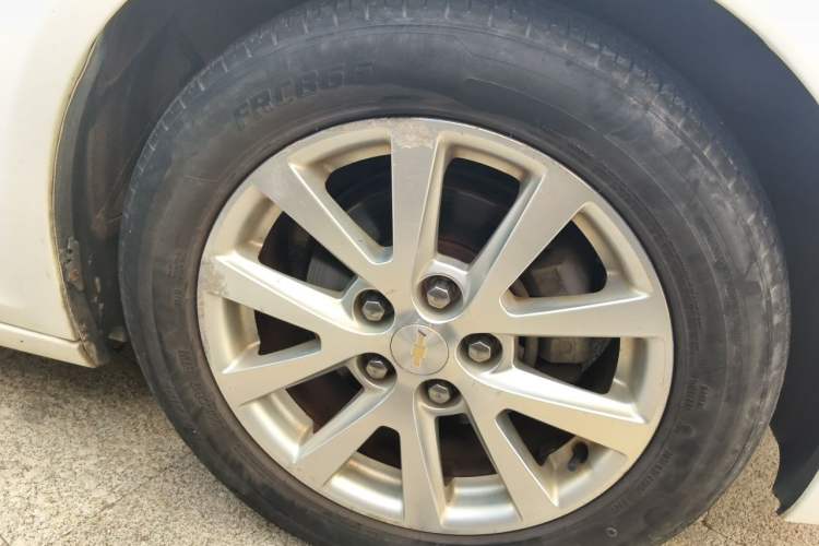 Used Chevrolet Malibu 2013 2.0L Automatic Luxury Edition Right Front Wheel Hub