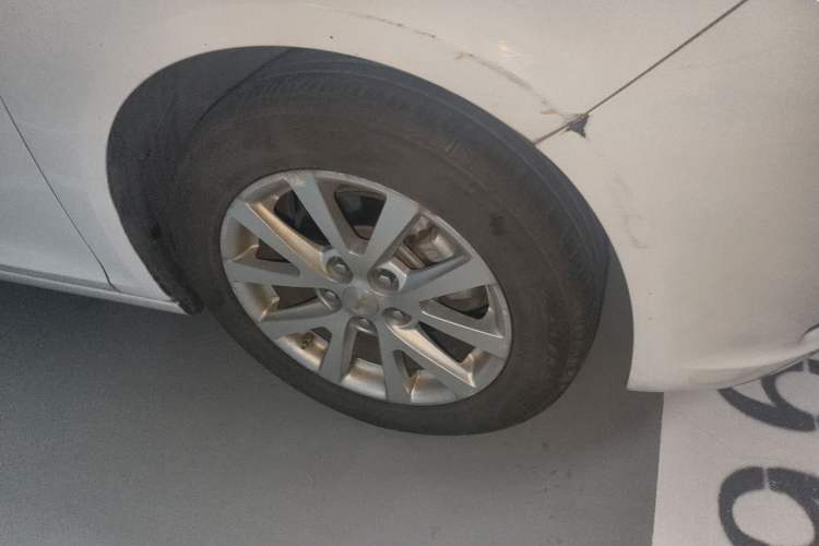 Used Chevrolet Malibu 2013 2.4L Automatic Luxury Edition Right Front Wheel Hub