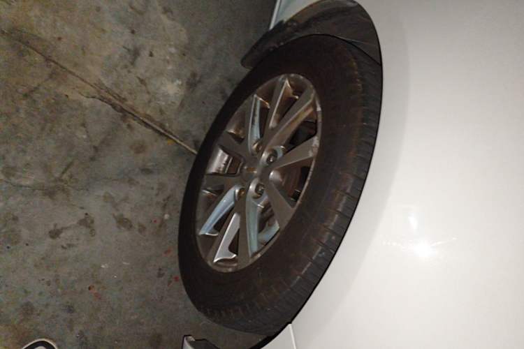Used Chevrolet Malibu 2013 2.0L Automatic Luxury Edition Right Front Wheel Hub