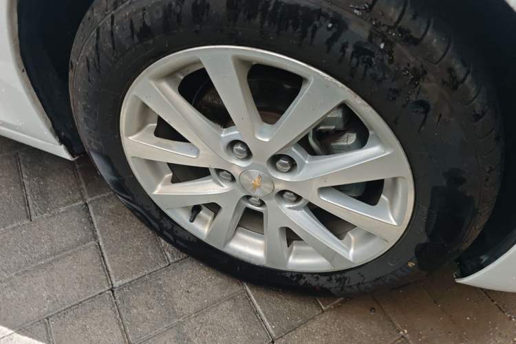 Used Chevrolet Malibu 2013 2.0L Automatic Luxury Edition Right Front Wheel Hub