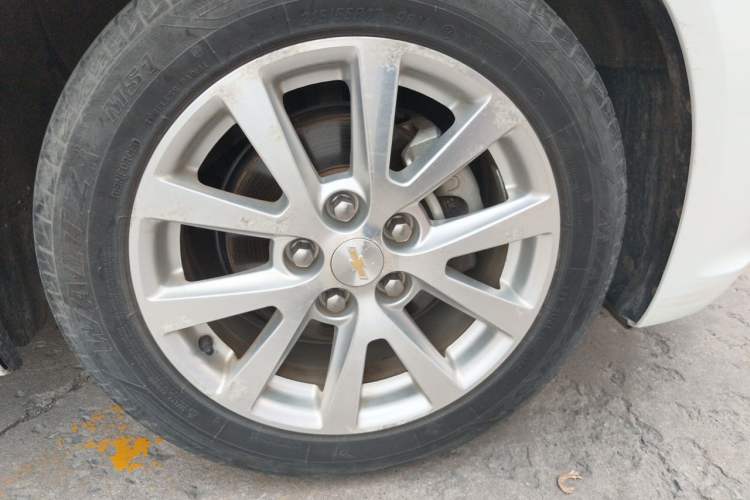 Used Chevrolet Malibu 2013 2.0L Automatic Luxury Edition Right Front Wheel Hub