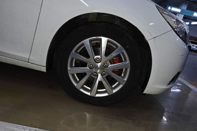 Used Chevrolet Malibu 2013 2.0L Automatic Luxury Edition Right Front Wheel Hub