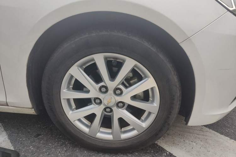 Used Chevrolet Malibu 2013 2.4L Automatic Luxury Edition Right Front Wheel Hub