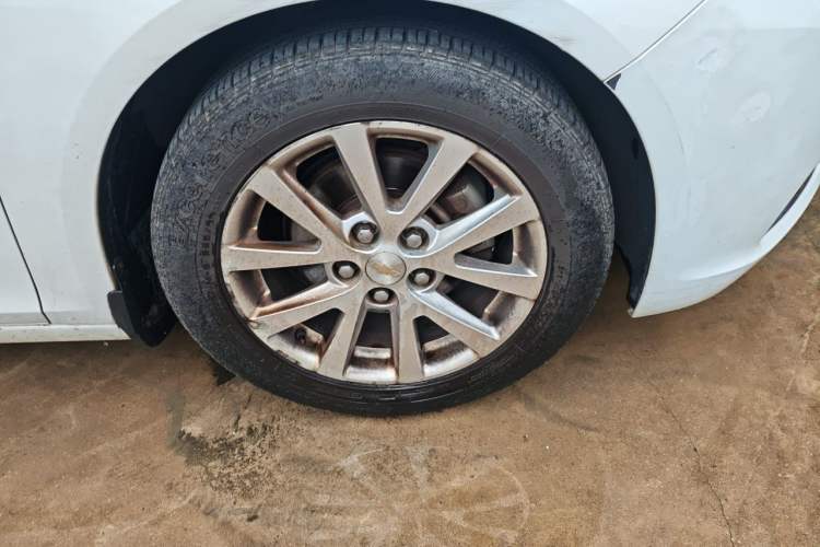 Used Chevrolet Malibu 2013 2.4L Automatic Luxury Edition Right Front Wheel Hub