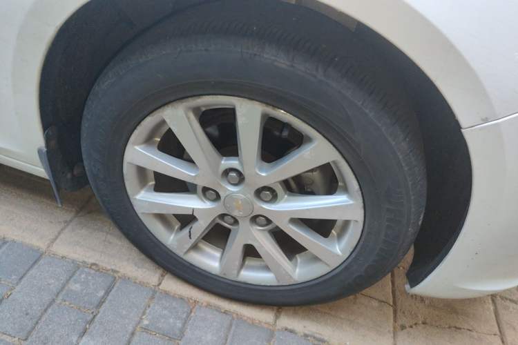 Used Chevrolet Malibu 2013 2.4L Automatic Luxury Edition Right Front Wheel Hub