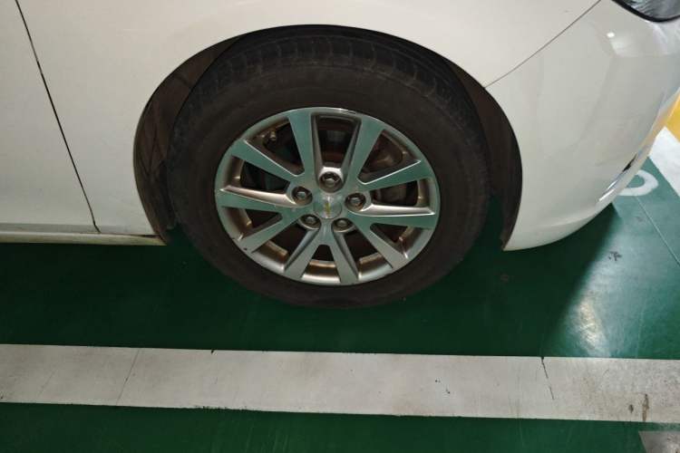 Used Chevrolet Malibu 2013 2.0L Automatic Luxury Edition Right Front Wheel Hub