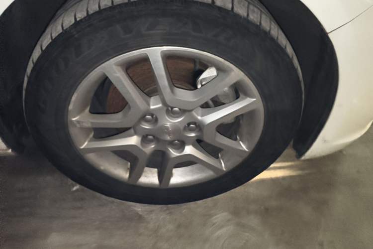 Used Chevrolet Malibu 2013 1.6T Automatic Luxury Edition Right Front Wheel Hub