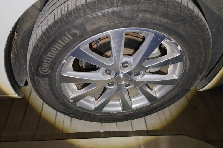 Used Chevrolet Malibu 2013 2.4L Automatic Luxury Edition Right Front Wheel Hub