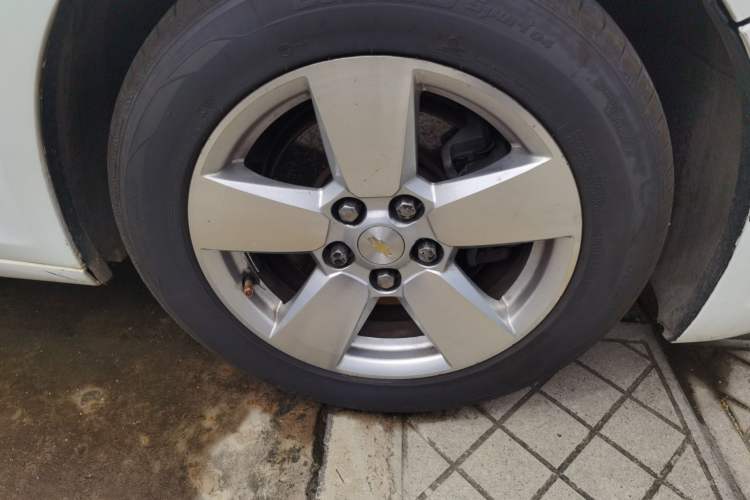 Used Chevrolet Malibu 2013 1.6T Automatic Comfort Edition Right Front Wheel Hub