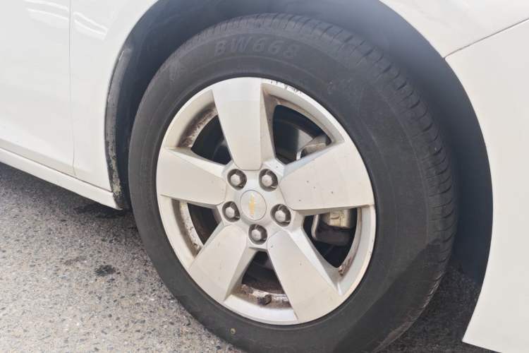 Used Chevrolet Malibu 2013 1.6T Automatic Comfort Edition Right Front Wheel Hub