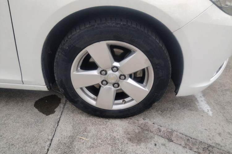 Used Chevrolet Malibu 2013 1.6T Automatic Comfort Edition Right Front Wheel Hub