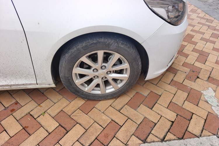 Used Chevrolet Malibu 2013 2.4L Automatic Luxury Edition Right Front Wheel Hub