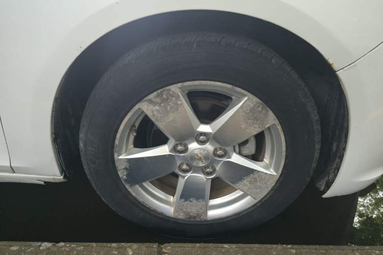 Used Chevrolet Malibu 2013 2.0L Automatic Comfort Edition Right Front Wheel Hub
