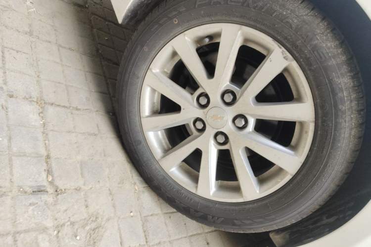 Used Chevrolet Malibu 2013 2.0L Automatic Luxury Edition Right Front Wheel Hub