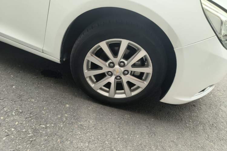 Used Chevrolet Malibu 2013 2.0L Automatic Luxury Edition Right Front Wheel Hub