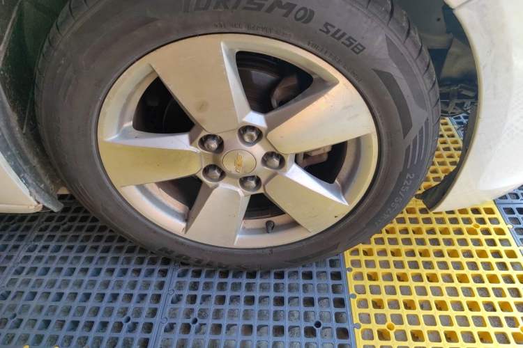 Used Chevrolet Malibu 2013 2.0L Automatic Classic Edition Right Front Wheel Hub
