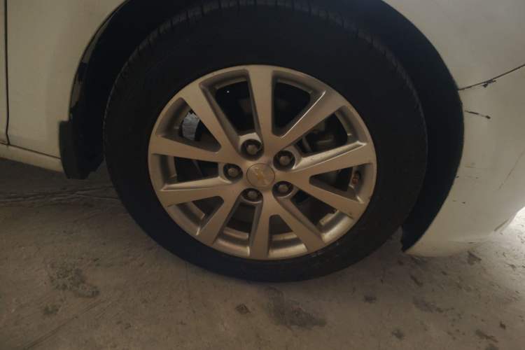 Used Chevrolet Malibu 2013 2.0L Automatic Luxury Edition Right Front Wheel Hub