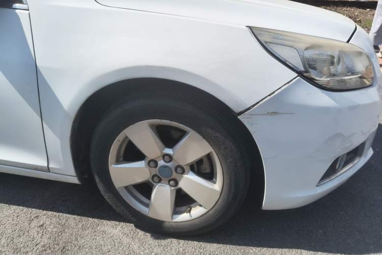 Used Chevrolet Malibu 2013 1.6T Automatic Comfort Edition Right Front Wheel Hub