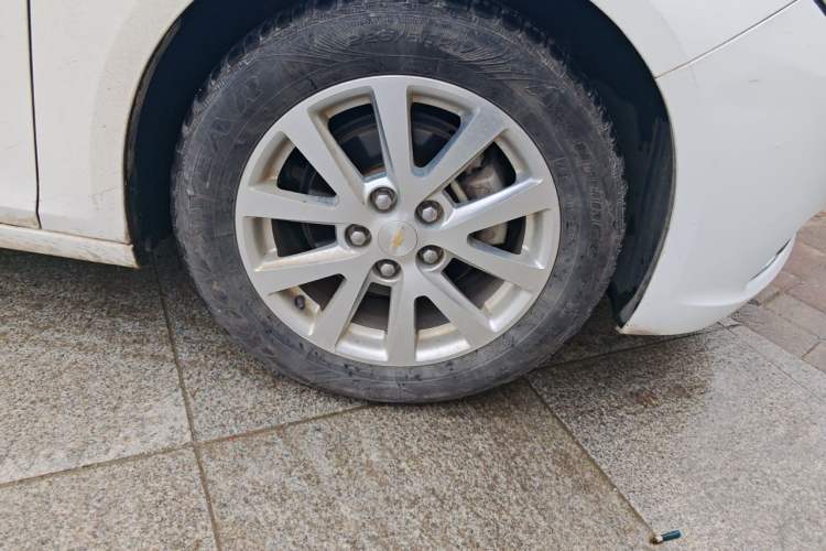 Used Chevrolet Malibu 2013 2.0L Automatic Luxury Edition Right Front Wheel Hub