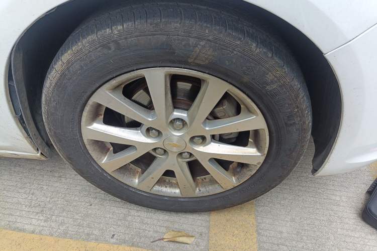 Used Chevrolet Malibu 2013 2.0L Automatic Luxury Edition Right Front Wheel Hub