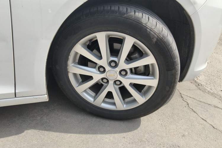 Used Chevrolet Malibu 2013 2.4L Automatic Luxury Edition Right Front Wheel Hub