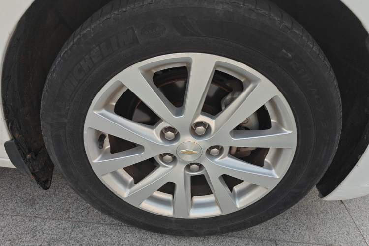 Used Chevrolet Malibu 2013 2.0L Automatic Luxury Edition Right Front Wheel Hub