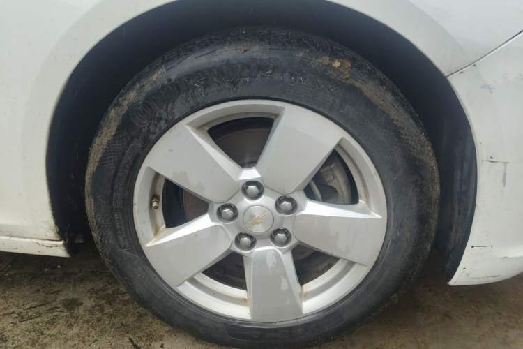 Used Chevrolet Malibu 2013 1.6T Automatic Comfort Edition Right Front Wheel Hub