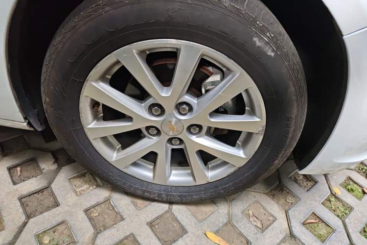 Used Chevrolet Malibu 2013 2.0L Automatic Luxury Edition Right Front Wheel Hub