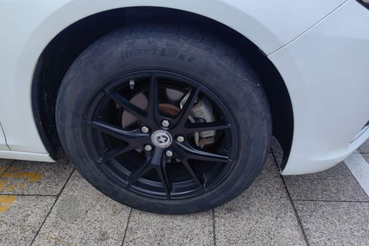 Used Chevrolet Malibu 2013 2.0L Automatic Luxury Edition Right Front Wheel Hub