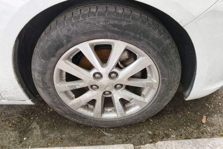 Used Chevrolet Malibu 2013 2.0L Automatic Luxury Edition Right Front Wheel Hub