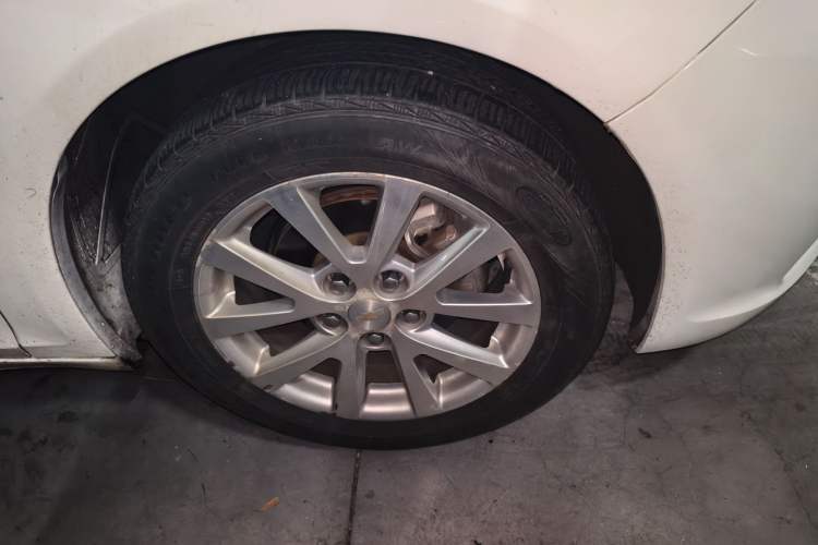 Used Chevrolet Malibu 2013 2.0L Automatic Comfort Edition Right Front Wheel Hub