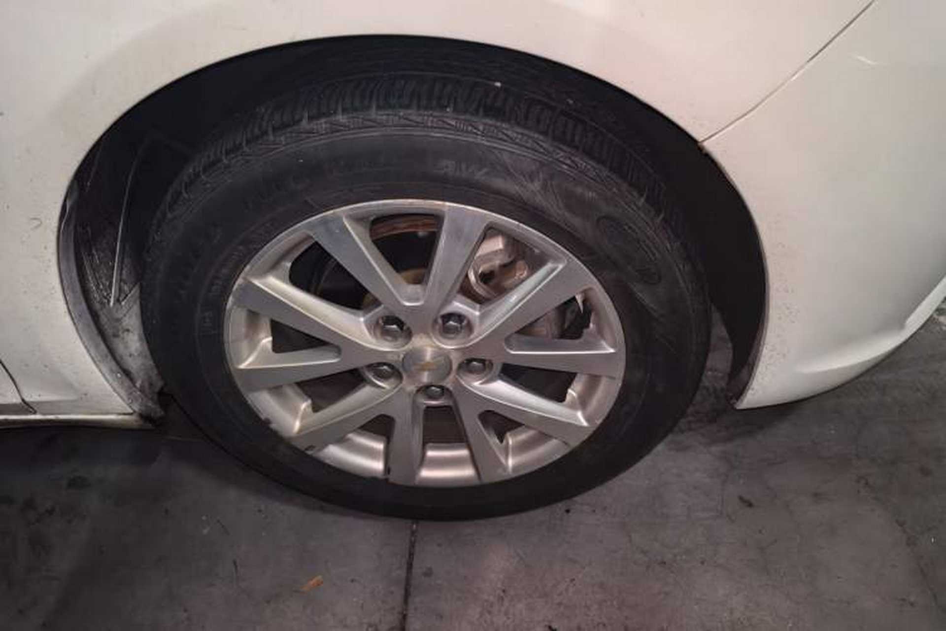Used Chevrolet Malibu 2013 2.0L Automatic Comfort Edition Right Front Wheel Hub